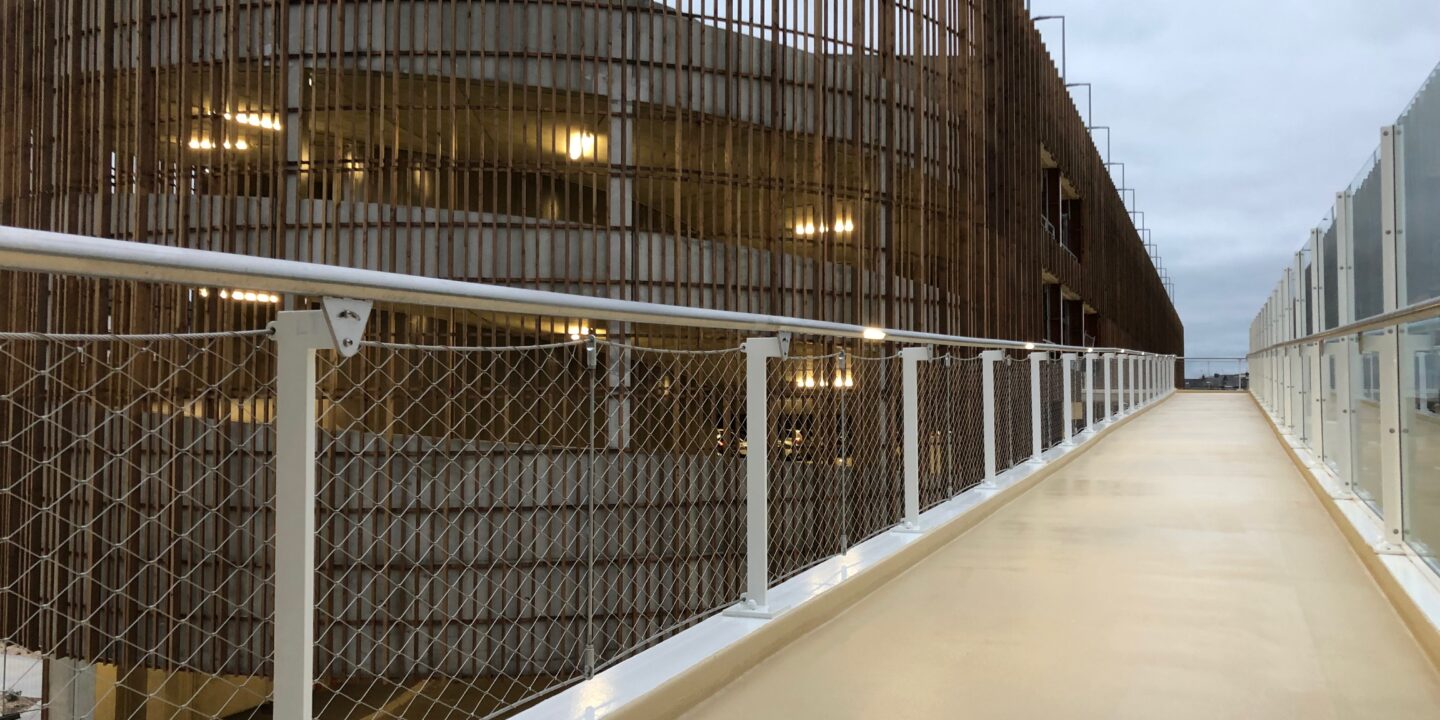 résine autodérapante espace public, passerelle ville