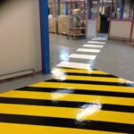 marquage sol, zebra zone de danger, passage piétons